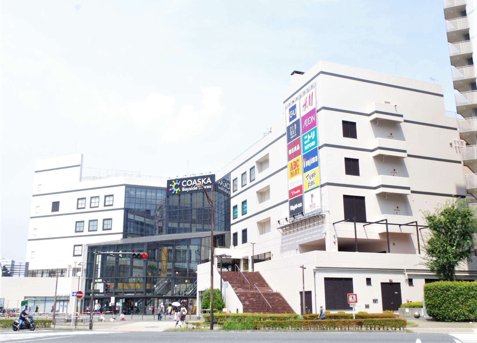 ファミリーマート横須賀中央駅前店