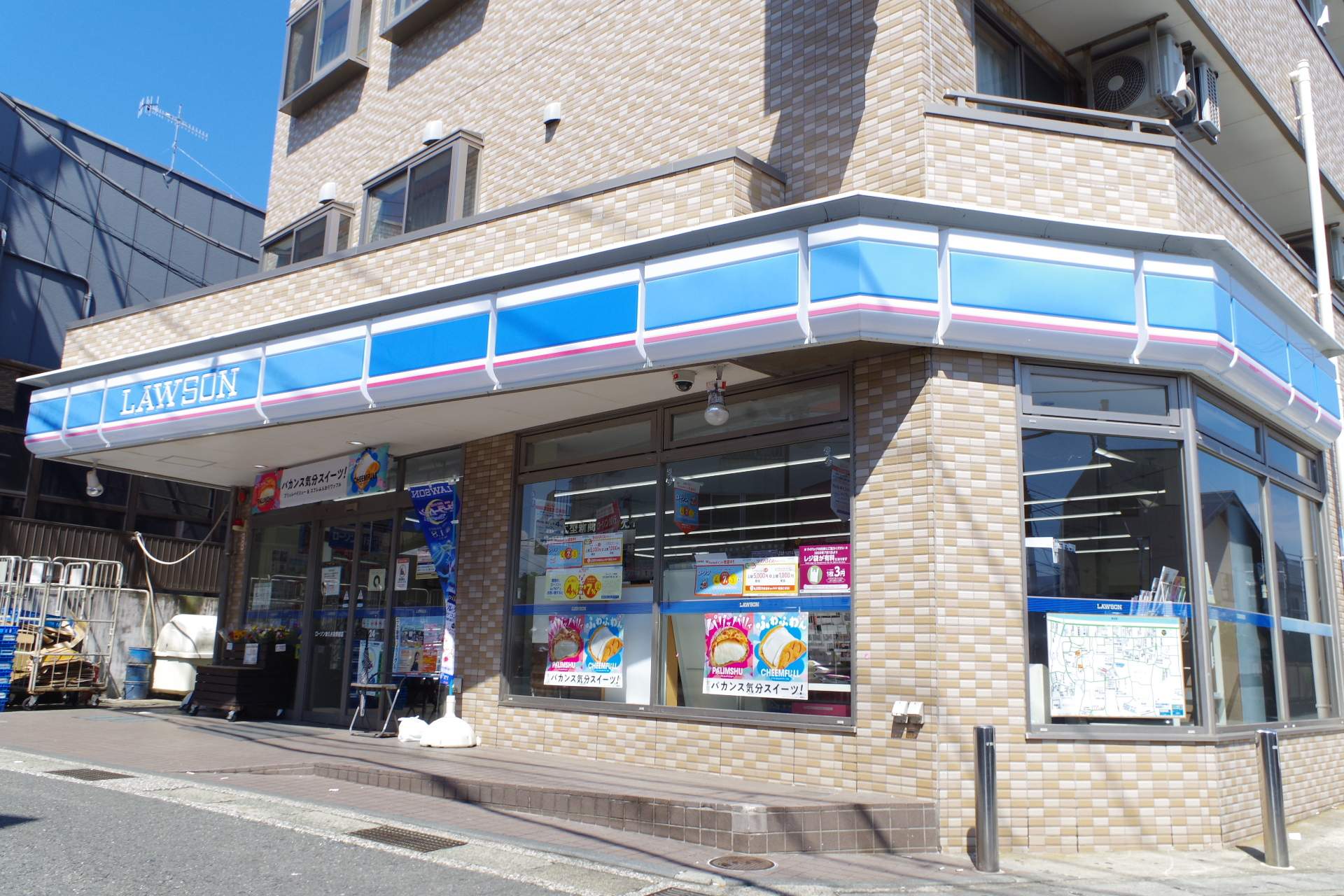 ローソン 津久井浜駅前