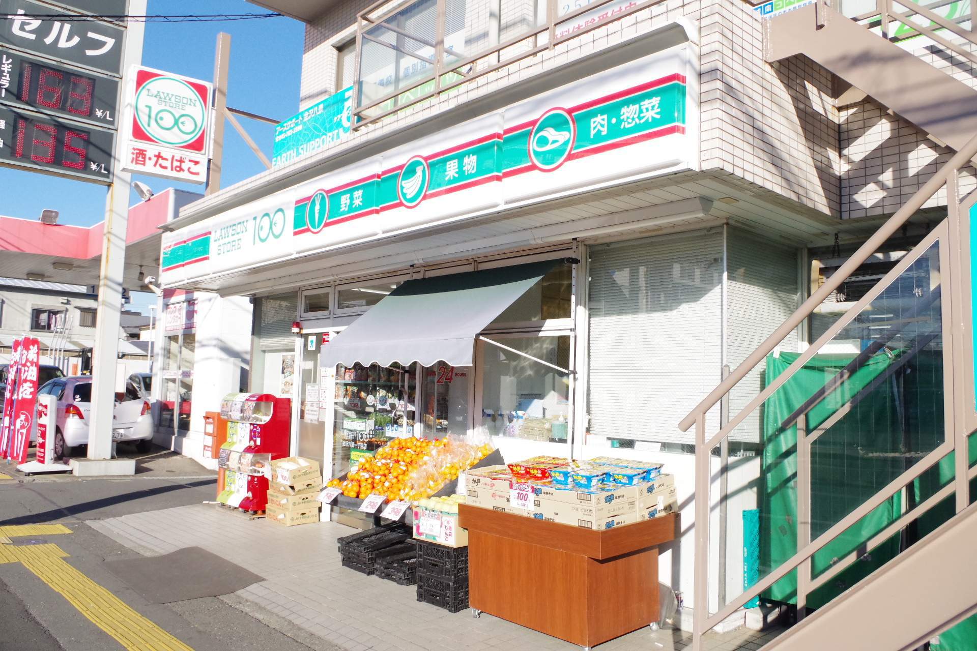 ローソンストア１００金沢六浦一丁目店